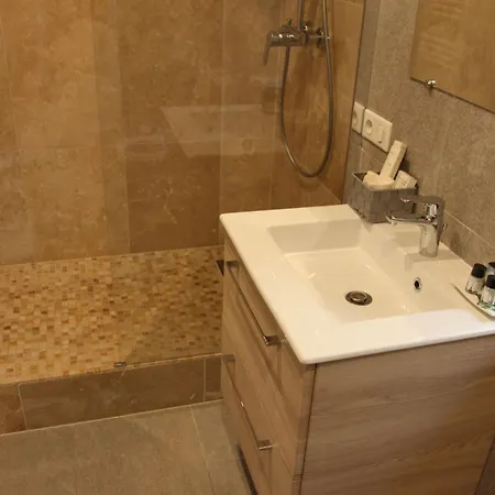 Irin Otel 3*