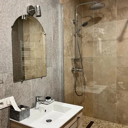 Irin Otel Antibes