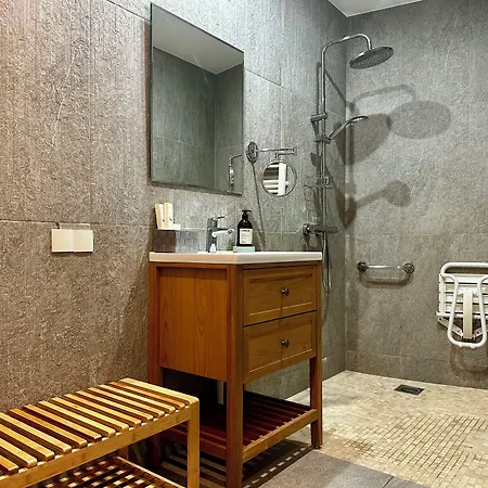 Irin Hotel 3*
